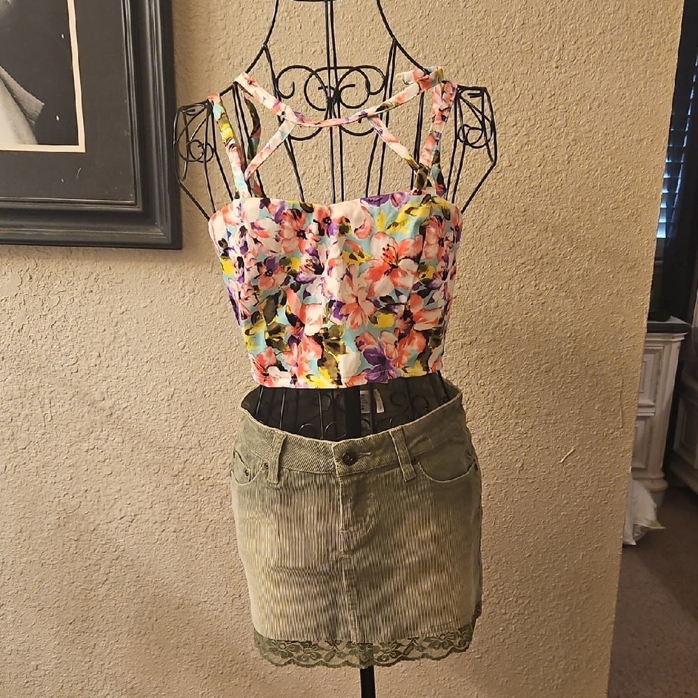 DO+BE Multicolor Floral Strappy Tank Top